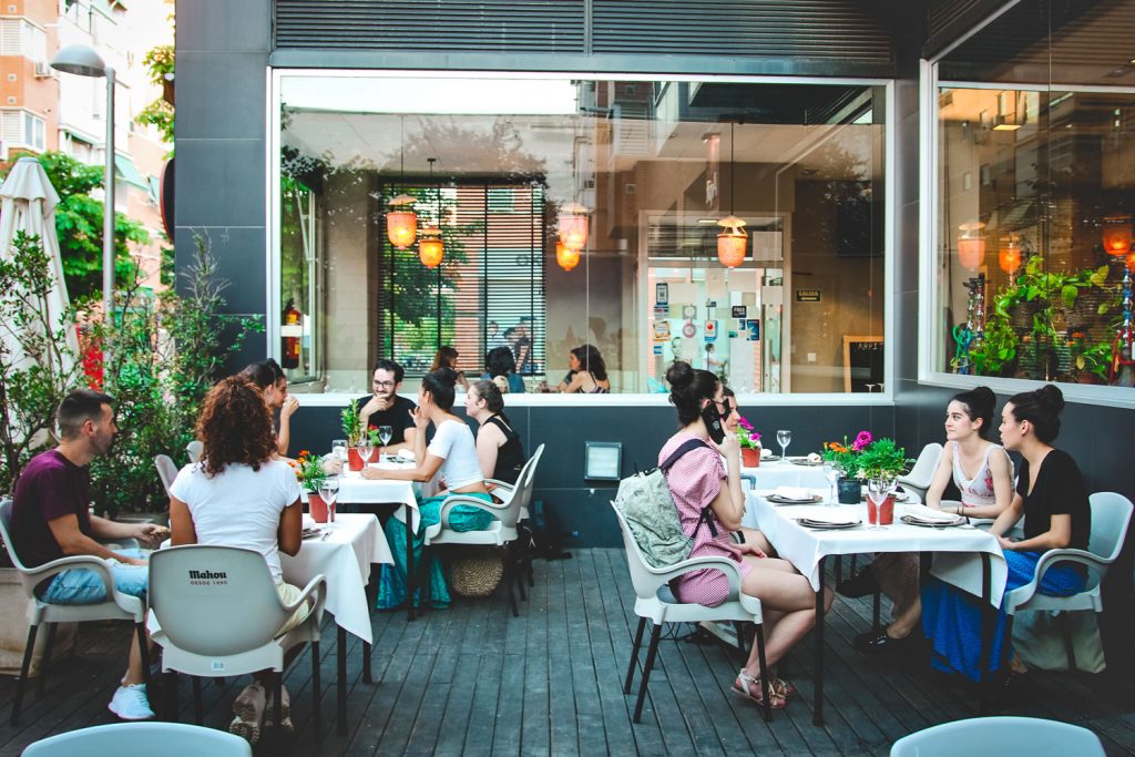 Terraza del restaurante indio Arpit en Las Tablas